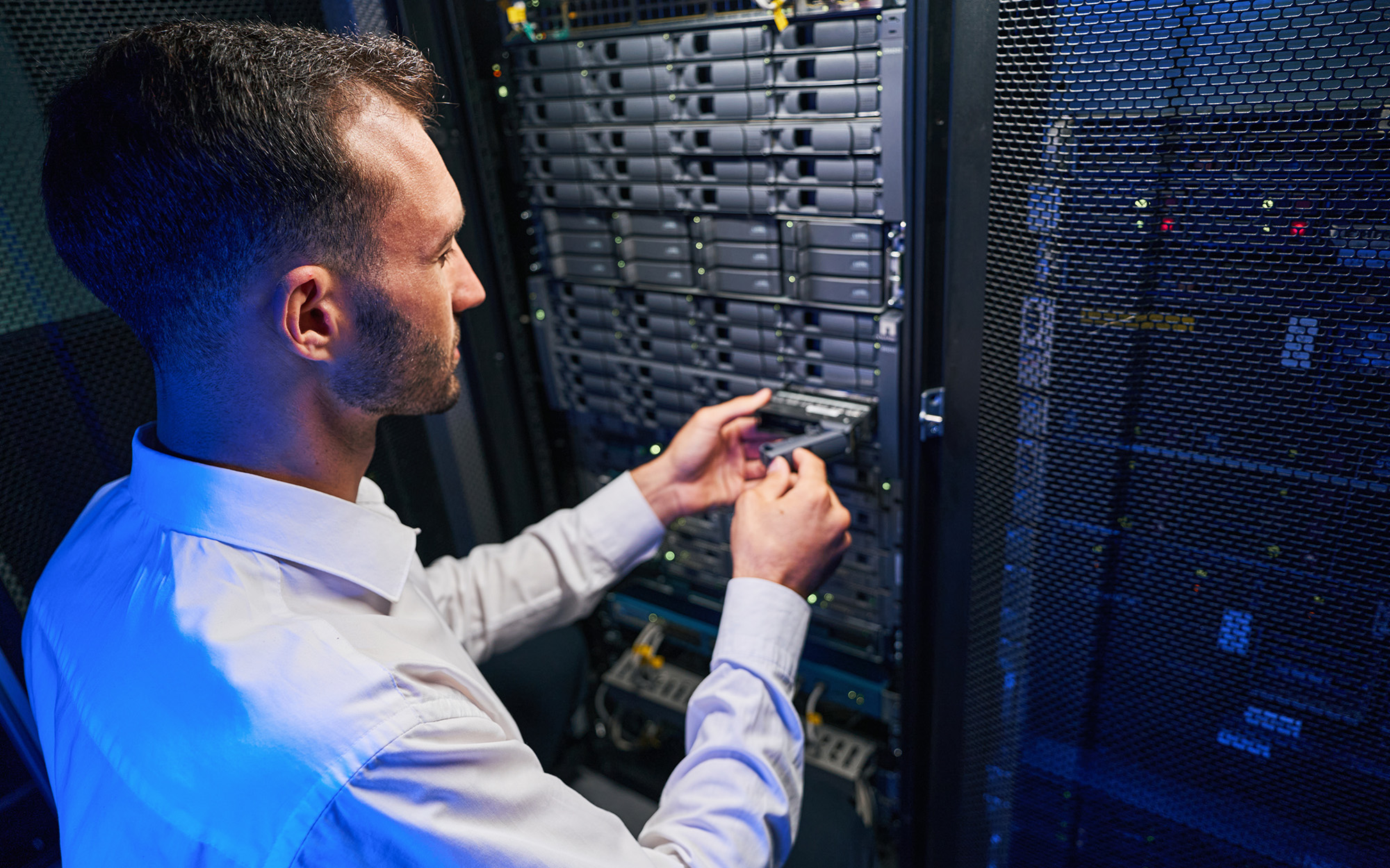 it professional changing rack in server room